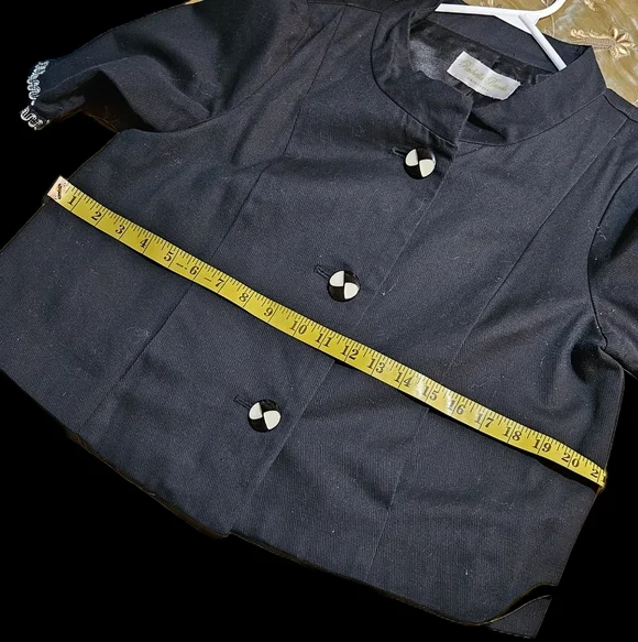 Black Button-Up Jacket. 3/4 Sleeves. Flare Sleeves. Size M - Picture 5 of 7